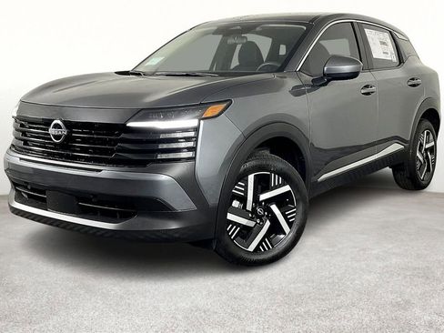 Used 2025 Nissan Kicks SV image 1