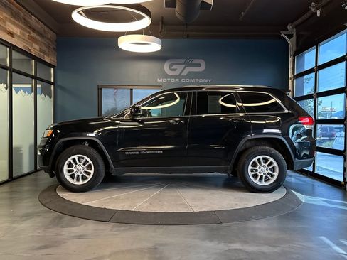 Used 2019 Jeep Grand Cherokee Laredo w/ Security & Convenience Group AWD/4WD image 6