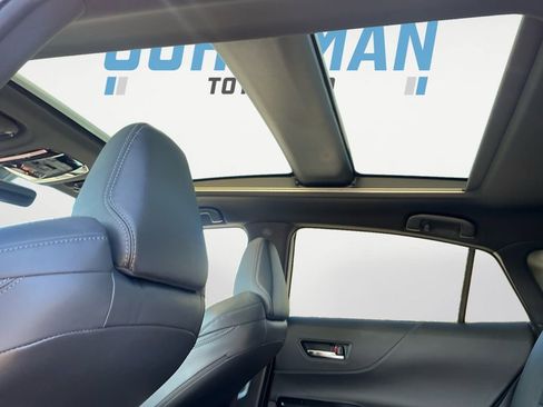 Used 2023 Toyota Venza Nightshade image 19