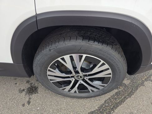 New 2025 Mercedes-Benz GLB 250 image 33