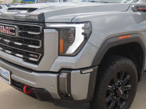 Used 2024 GMC Sierra 2500 AT4 AWD/4WD image 3