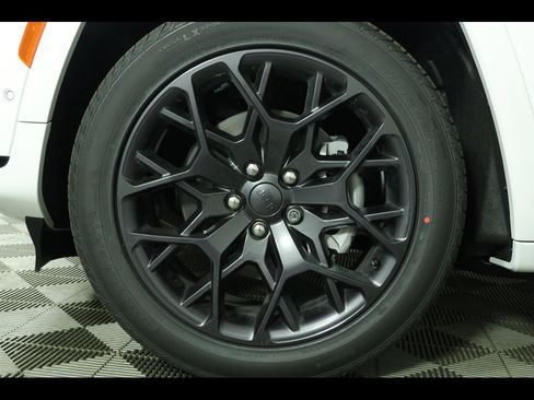 New 2025 Jeep Grand Cherokee L Summit image 16