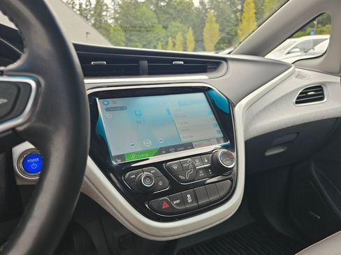 Used 2019 Chevrolet Bolt Premier w/ Infotainment Package FWD image 24