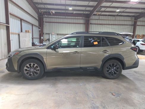 Used 2025 Subaru Outback Onyx Edition image 9