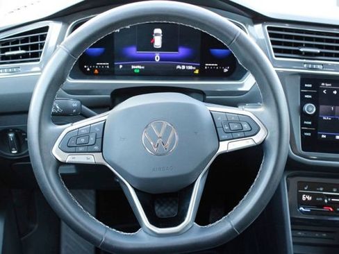 Used 2023 Volkswagen Tiguan SE AWD/4WD image 17
