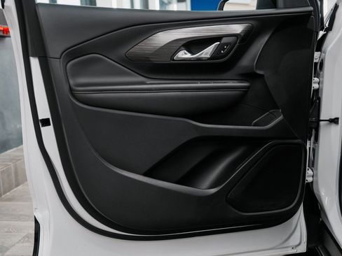 Used 2023 GMC Terrain SLE w/ Driver Convenience Package image 11