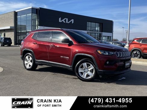 Used 2022 Jeep Compass Latitude image 1