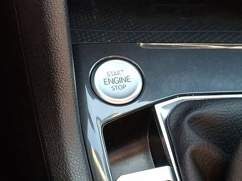 Certified 2022 Volkswagen Tiguan SE image 28