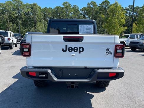 New 2025 Jeep Gladiator Willys image 35