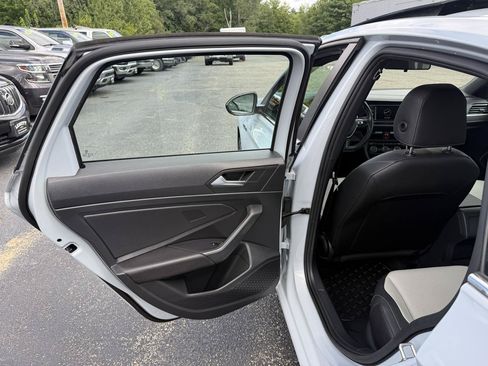 Used 2019 Volkswagen Jetta R-Line FWD image 27