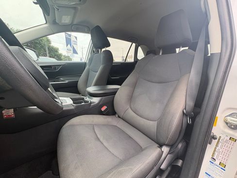 Used 2020 Toyota RAV4 LE w/ Carpet Mat Package AWD/4WD image 14