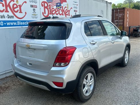 Used 2017 Chevrolet Trax LT w/ LT Convenience Package image 3