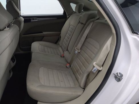 Used 2020 Ford Fusion SE image 18