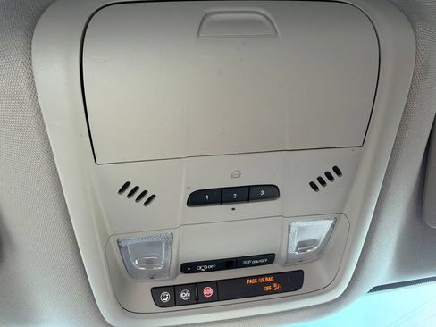 Used 2021 Buick Enclave Essence FWD image 28