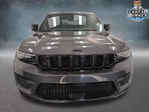 Used 2024 Jeep Grand Cherokee Altitude AWD/4WD image 2