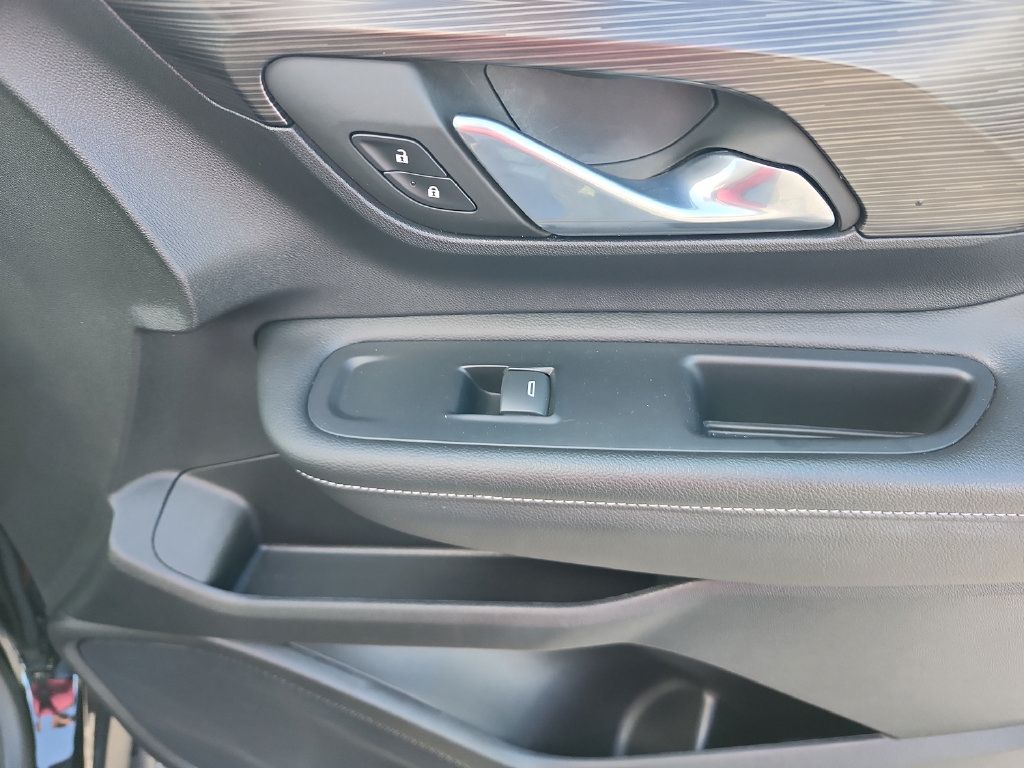 Used 2023 GMC Terrain SLT AWD/4WD image 25