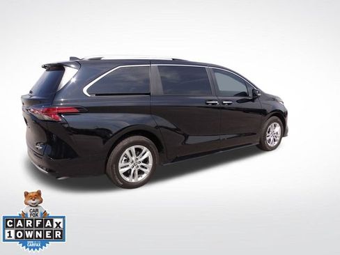 Used 2026 Toyota Sienna Limited FWD image 15
