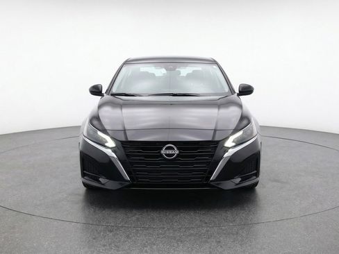 Used 2025 Nissan Altima 2.5 SV FWD image 2