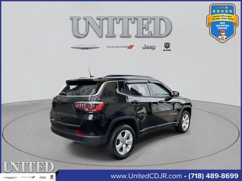 Used 2019 Jeep Compass Latitude image 2