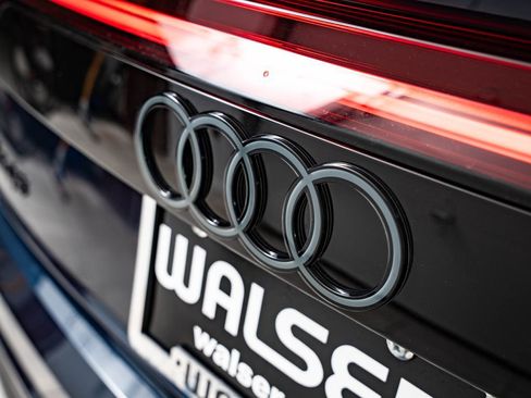 New 2026 Audi SQ8 Prestige AWD/4WD image 18