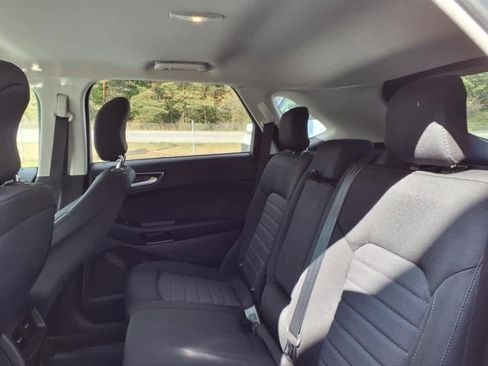 Used 2019 Ford Edge SE image 8
