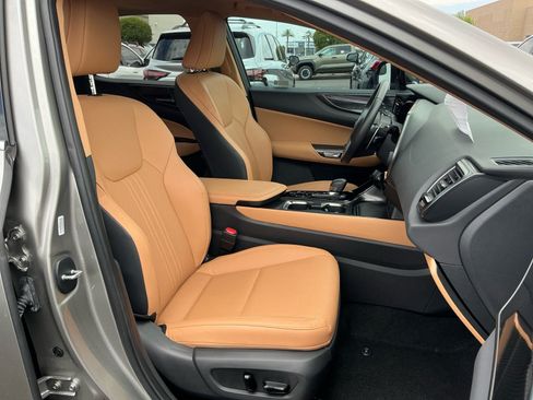 Used 2025 Lexus NX 250 FWD image 19