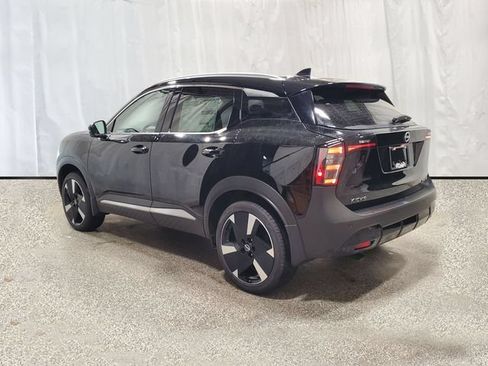 Used 2025 Nissan Kicks SR AWD/4WD image 2