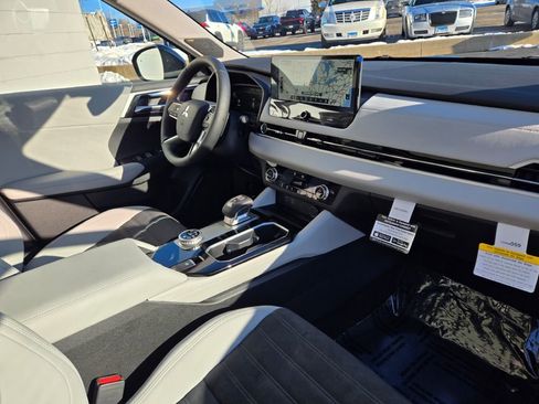 New 2026 Mitsubishi Outlander SE image 5