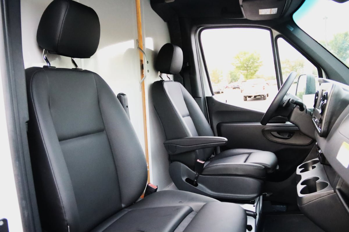 Used 2024 Mercedes-Benz Sprinter 3500 image 38