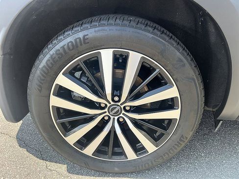 Certified 2024 Nissan Pathfinder Platinum AWD/4WD image 11