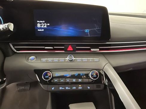 Used 2024 Hyundai Elantra SEL w/ Convenience Package FWD image 24