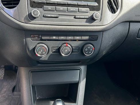 Used 2013 Volkswagen Tiguan S image 30