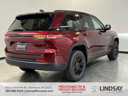 New 2025 Jeep Grand Cherokee Laredo image 4