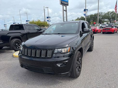 Used 2018 Jeep Grand Cherokee Altitude RWD image 2