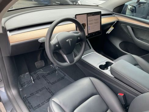 Used 2023 Tesla Model Y 2WD image 6