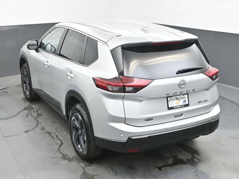 Certified 2024 Nissan Rogue SV AWD/4WD image 35
