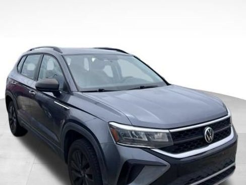 Used 2022 Volkswagen Taos S FWD image 4