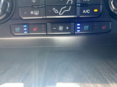 Used 2017 Ford F250 Lariat w/ Lariat Ultimate Package AWD/4WD image 21