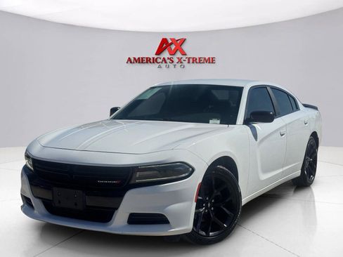 Used 2019 Dodge Charger SXT w/ Blacktop Package RWD image 1
