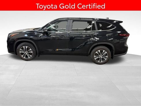 Certified 2024 Toyota Highlander XLE image 2