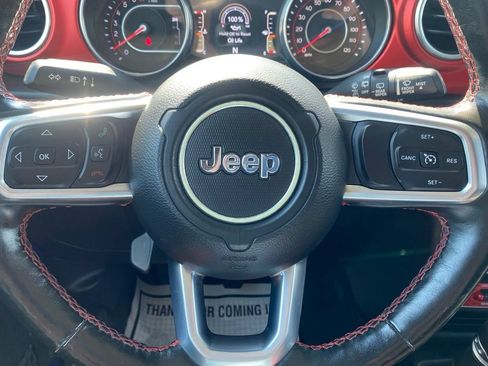 Used 2018 Jeep Wrangler Unlimited Rubicon w/ Dual Top Group AWD/4WD image 27