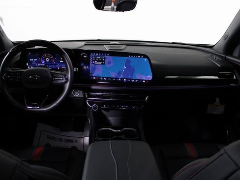 Used 2025 Chevrolet Traverse RS image 13