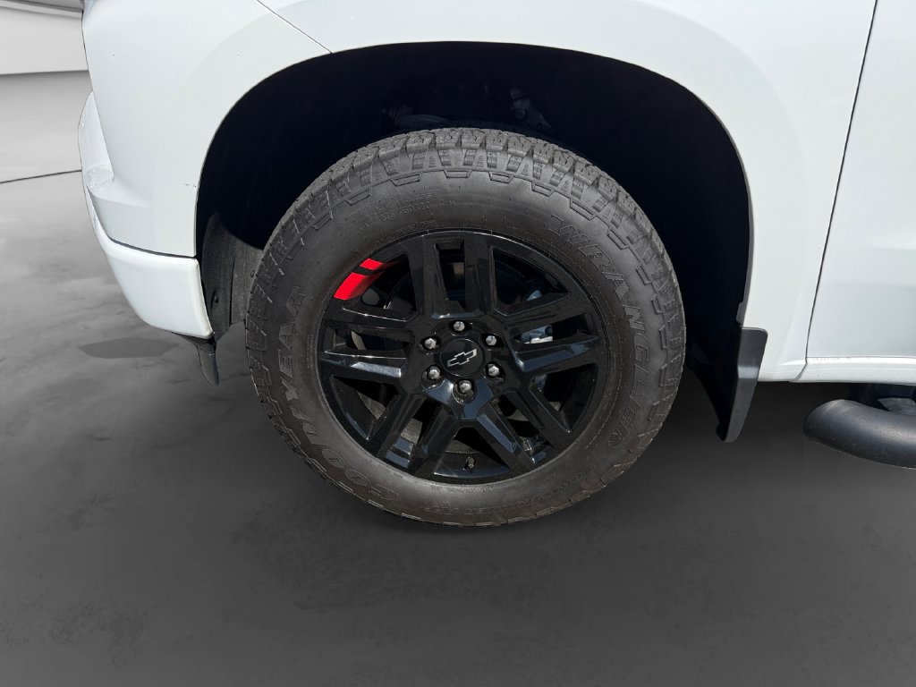 Used 2024 Chevrolet Silverado 1500 RST w/ Redline Edition AWD/4WD image 9