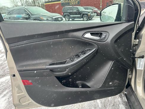 Used 2016 Ford Focus SE w/ SE Cold Weather Package image 18