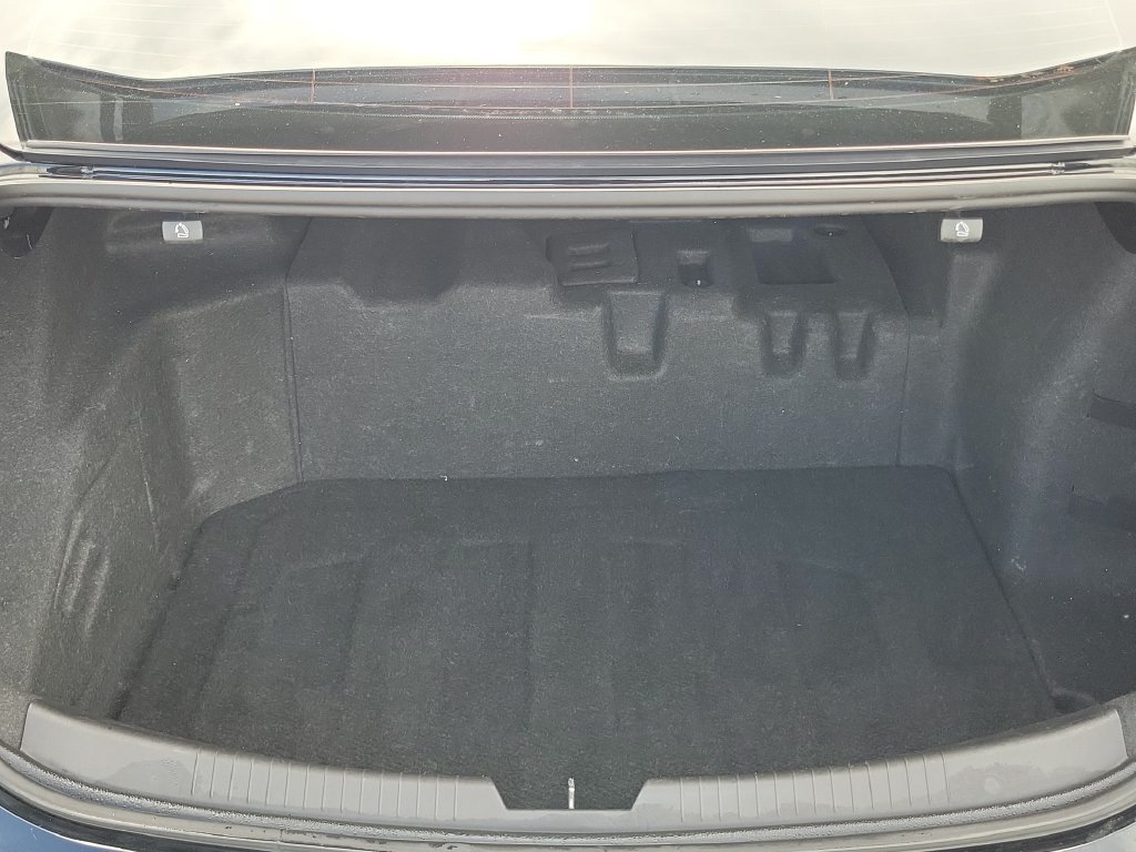 Used 2019 Chevrolet Malibu Hybrid w/ Leather Package FWD image 35