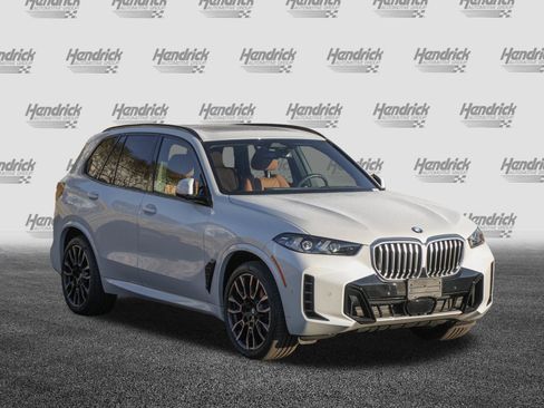 Used 2025 BMW X5 xDrive40i w/ Executive Package image 2