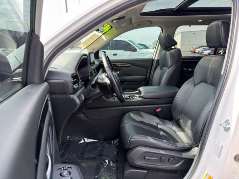 Used 2025 Honda Pilot Touring image 12