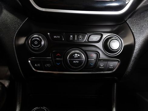 Used 2020 Jeep Cherokee Limited w/ Trailer Tow Group AWD/4WD image 31
