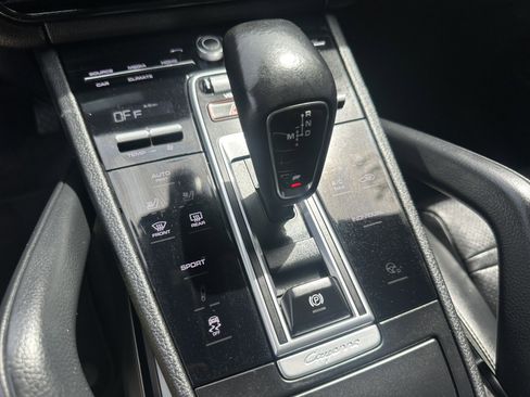 Used 2020 Porsche Cayenne AWD/4WD image 23