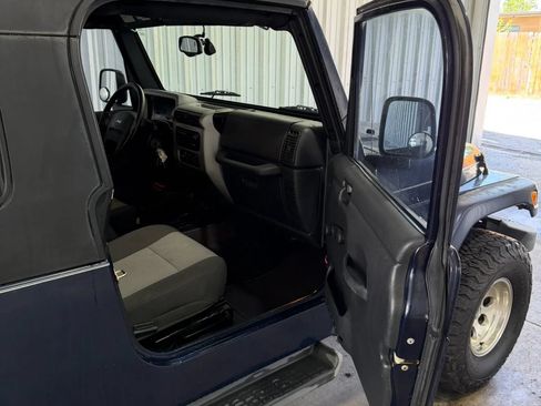 Used 2006 Jeep Wrangler Unlimited AWD/4WD image 13